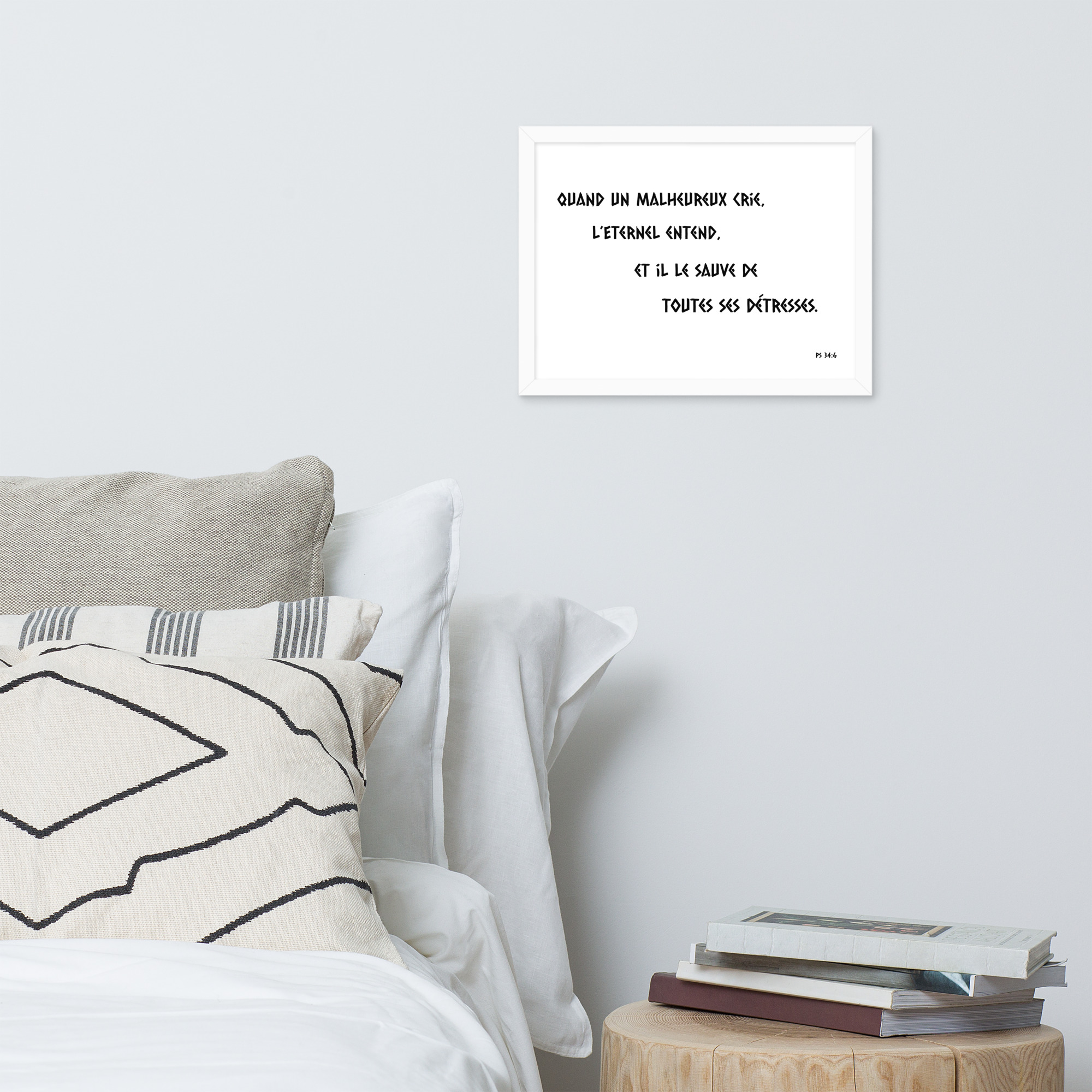 Poster encadré KHAWNAN blanc, parole « L’Éternel entend », vue de face.