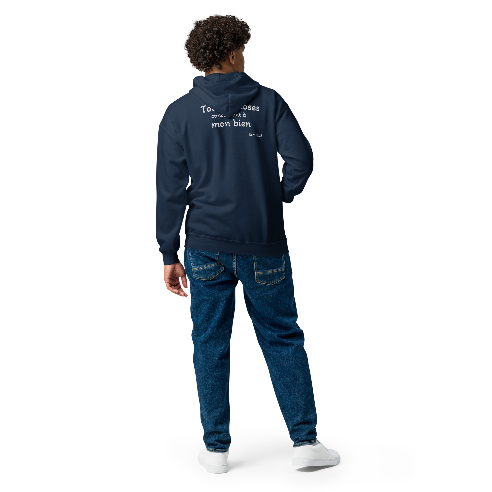 Sweat à capuche zippé unisexe KHAWNAN bleu marine, parole « Toutes choses concourent à mon bien », vue de dos.