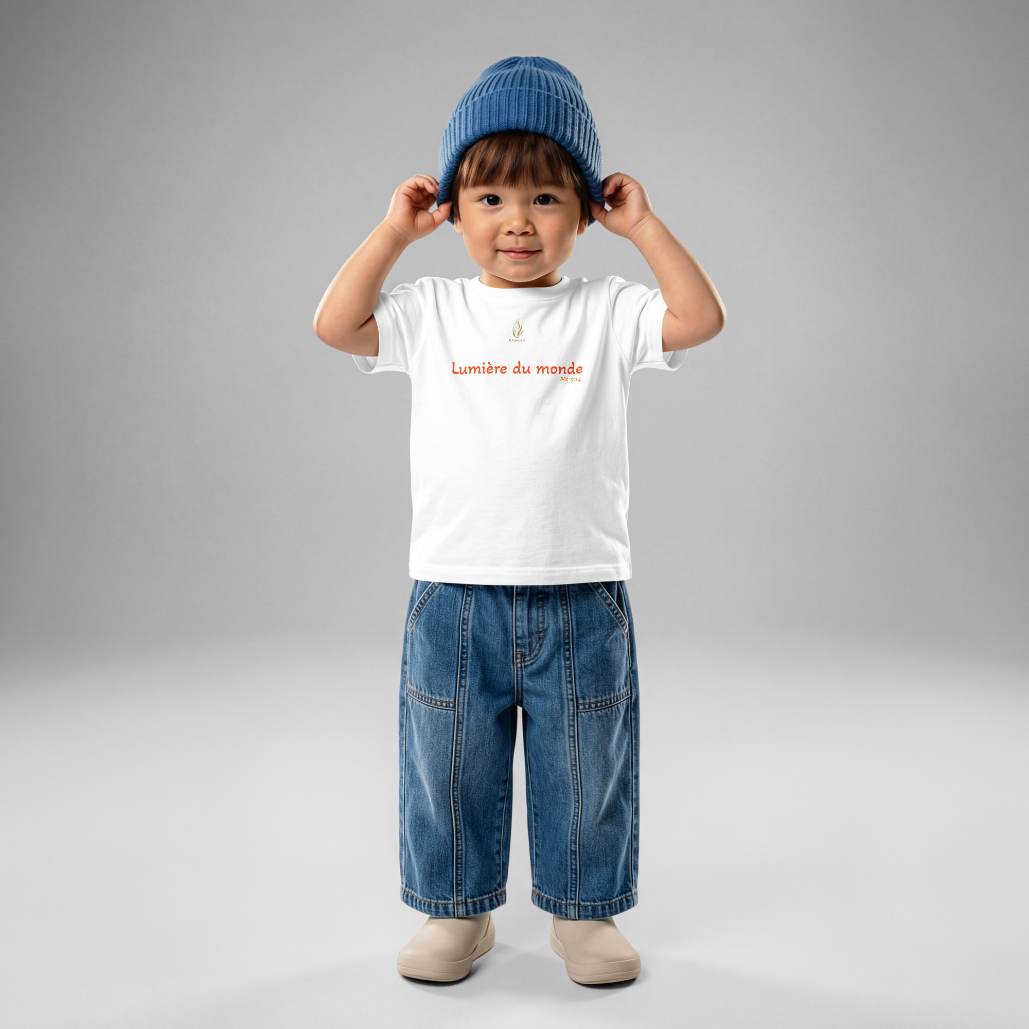 T-shirt bébé KHAWNAN blanc, parole « Lumière du monde », vue de face.
