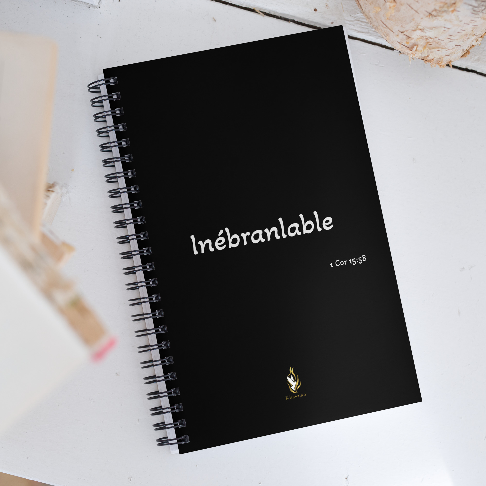 Carnet à spirale KHAWNAN, parole « Inébranlable ».