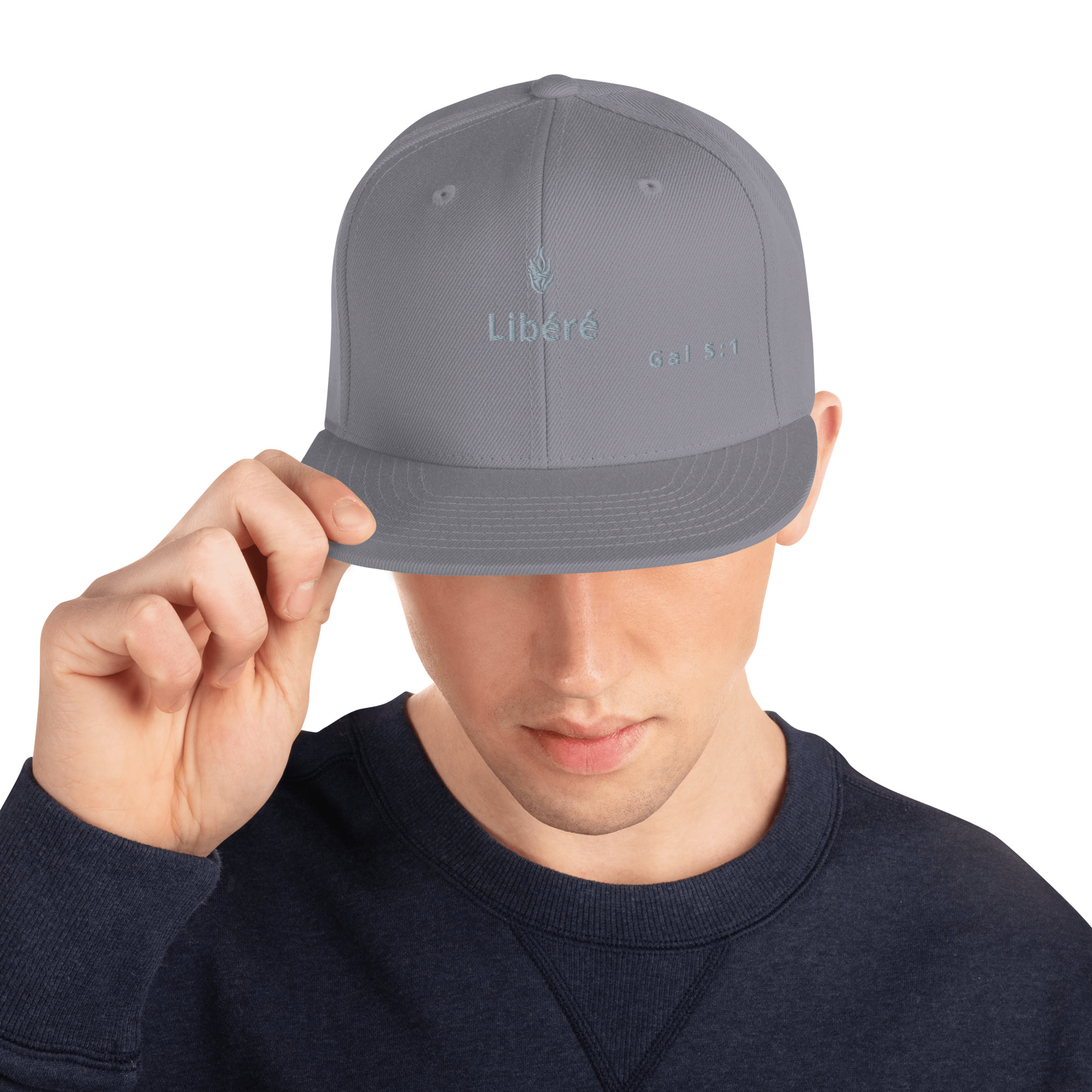 Casquette snapback KHAWNAN, parole « Libéré », vue de face.