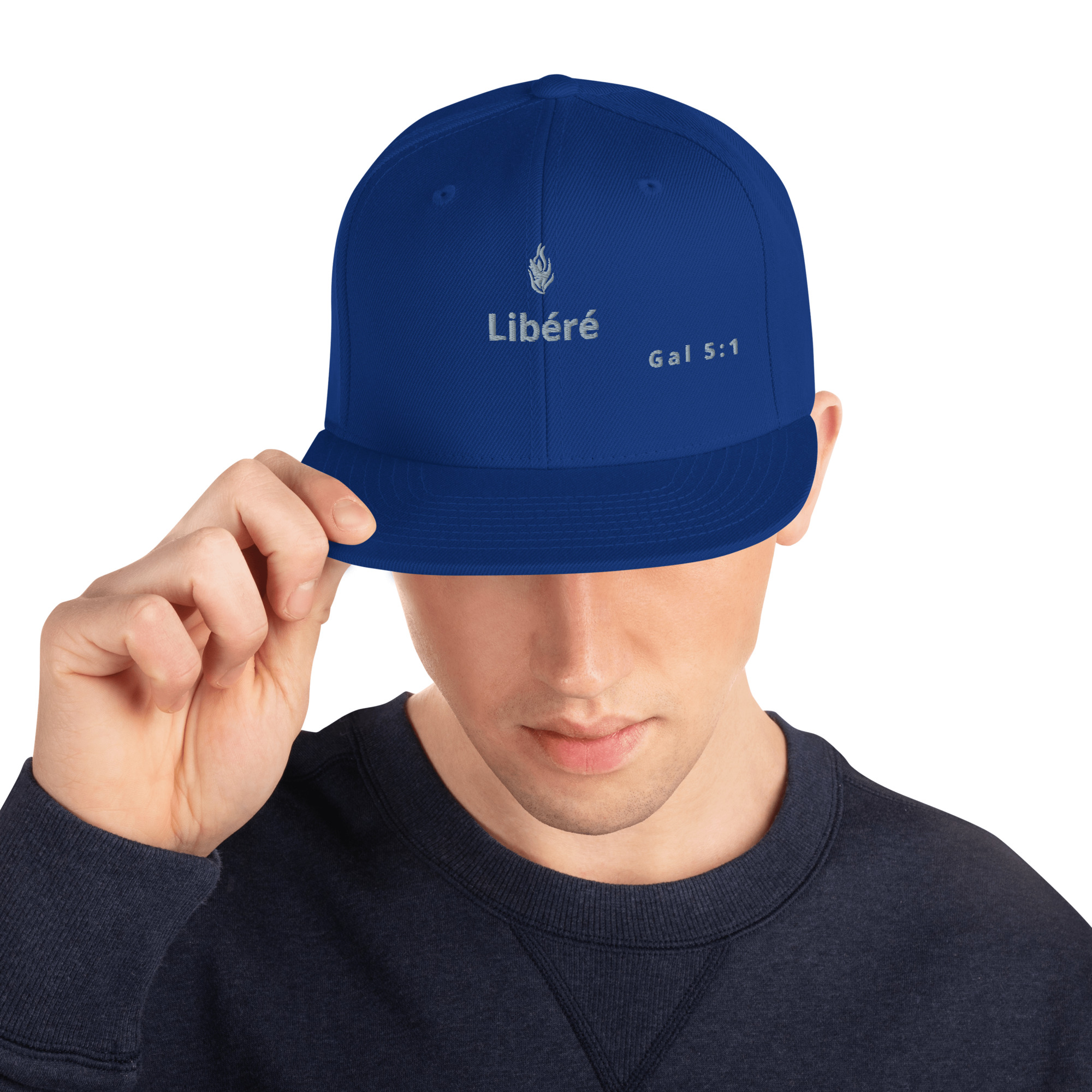 Casquette snapback KHAWNAN bleu roi, parole « Libéré », vue de face.