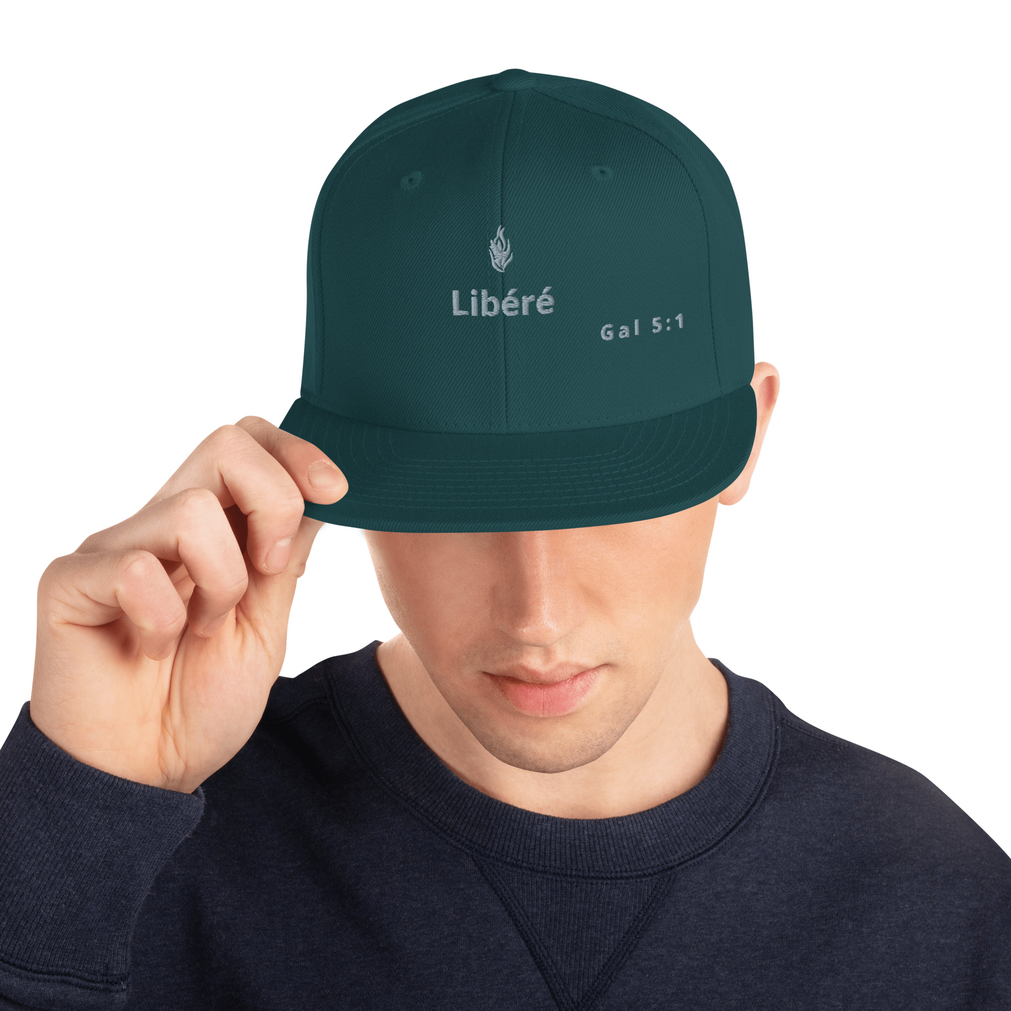 Casquette snapback KHAWNAN, parole « Libéré », vue de face.