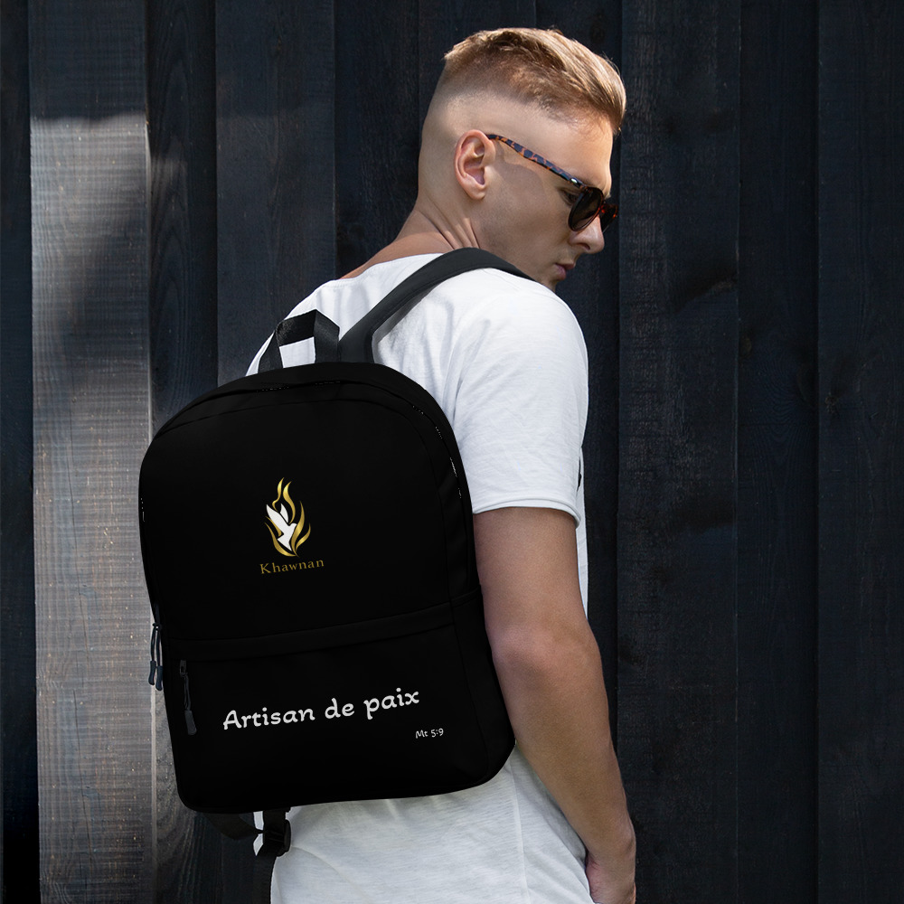 Sac à dos KHAWNAN blanc, parole « Artisan de paix », vue de face.