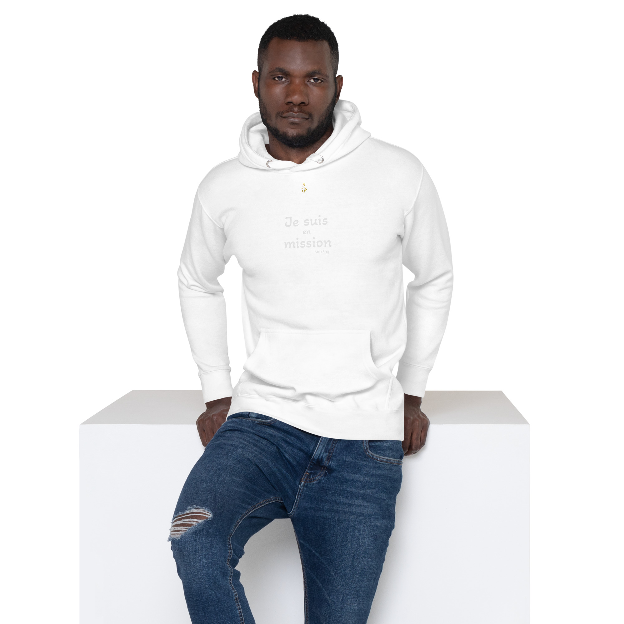 Sweat à capuche unisexe KHAWNAN blanc, parole « Je suis en mission », vue de face.