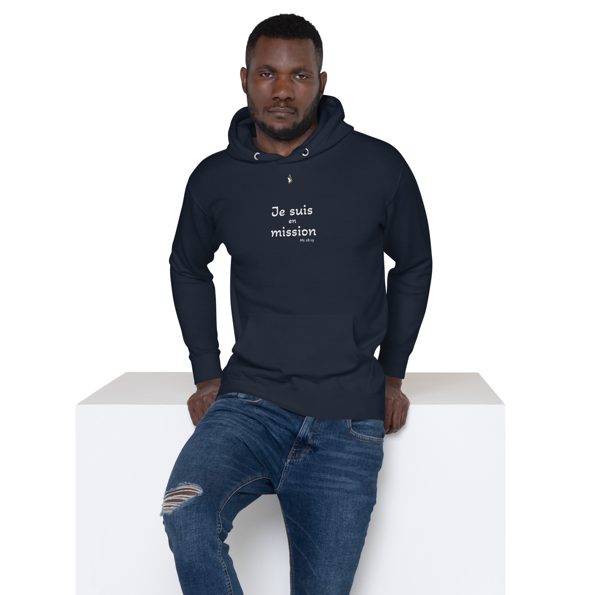 Sweat à capuche unisexe KHAWNAN bleu marine, parole « Je suis en mission », vue de face.