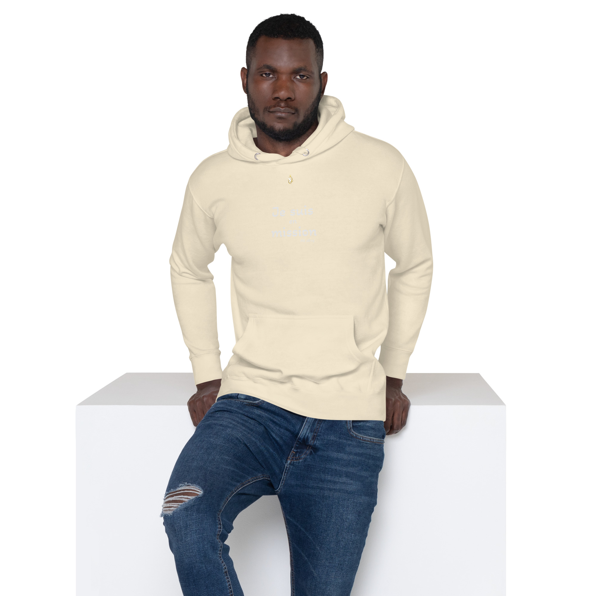 Sweat à capuche unisexe KHAWNAN ivoire, parole « Je suis en mission », vue de face.