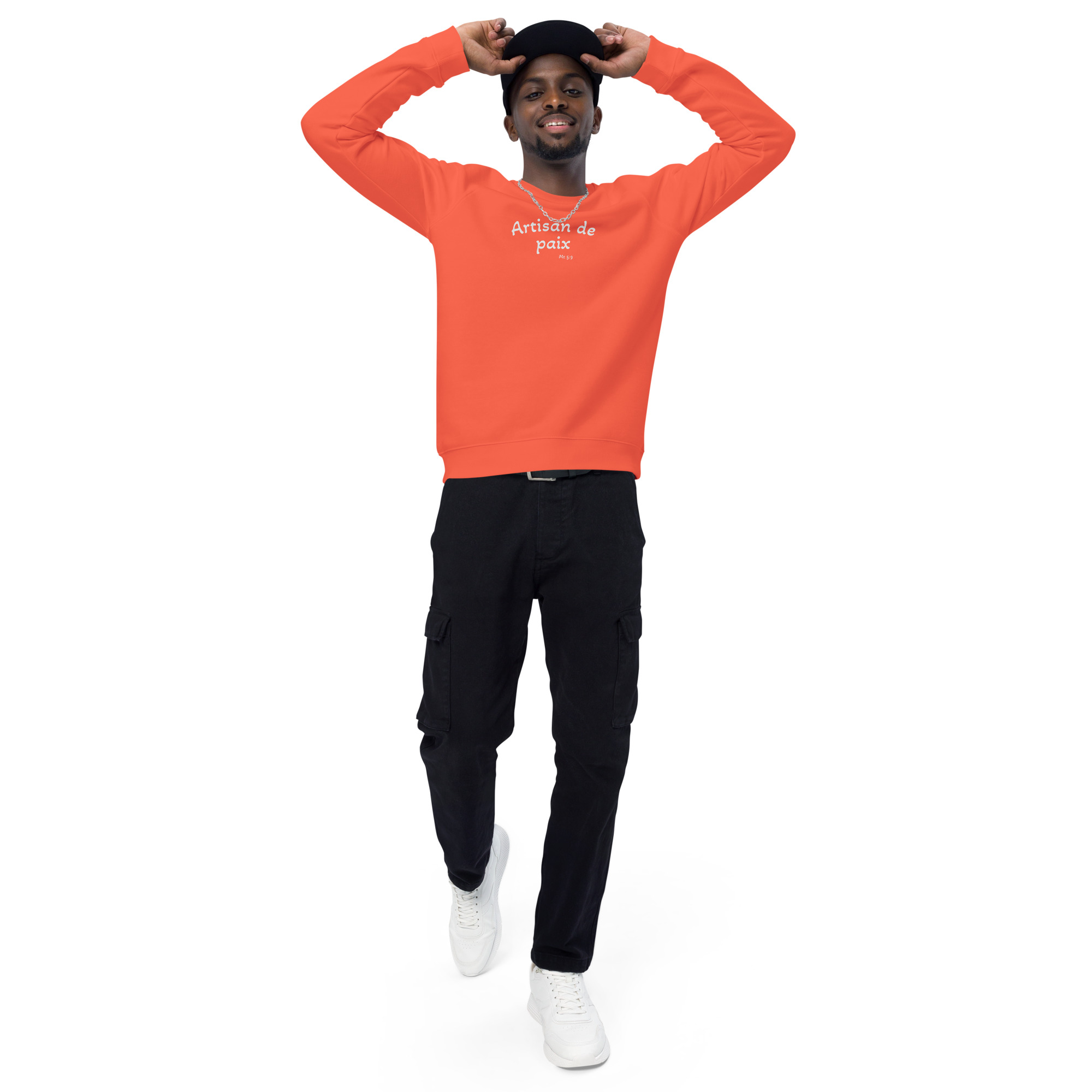 Sweatshirt écologique unisexe KHAWNAN orange, parole « Artisan de paix », vue de face.