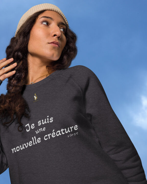 Sweatshirt écologique unisexe KHAWNAN anthracite chiné, parole « Je suis une nouvelle créature ».