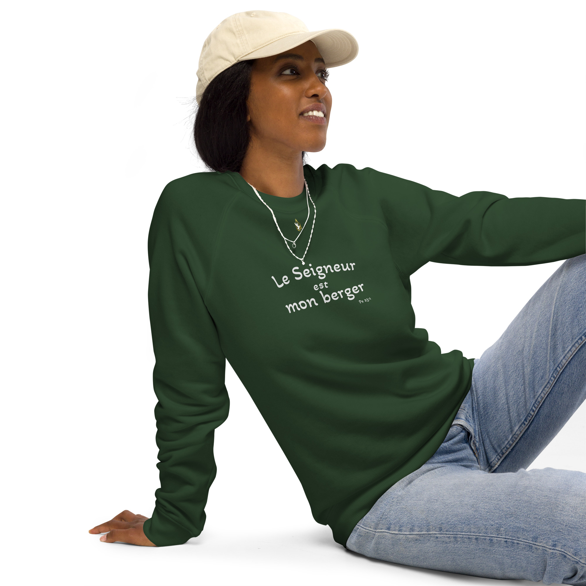 Sweatshirt écologique unisexe KHAWNAN vert bouteille, parole « Le Seigneur est mon berger », vue de face.