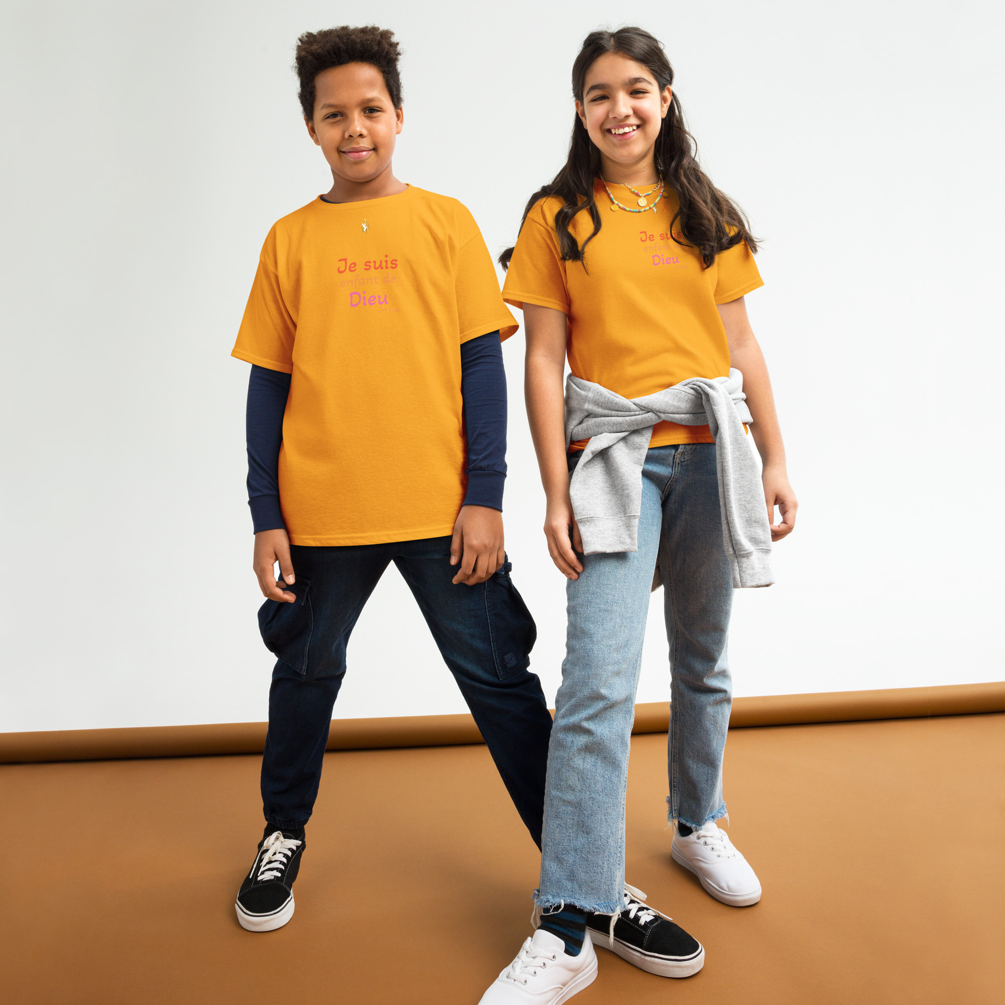 T-shirt classique enfant KHAWNAN or, parole « Je suis enfant de Dieu ».