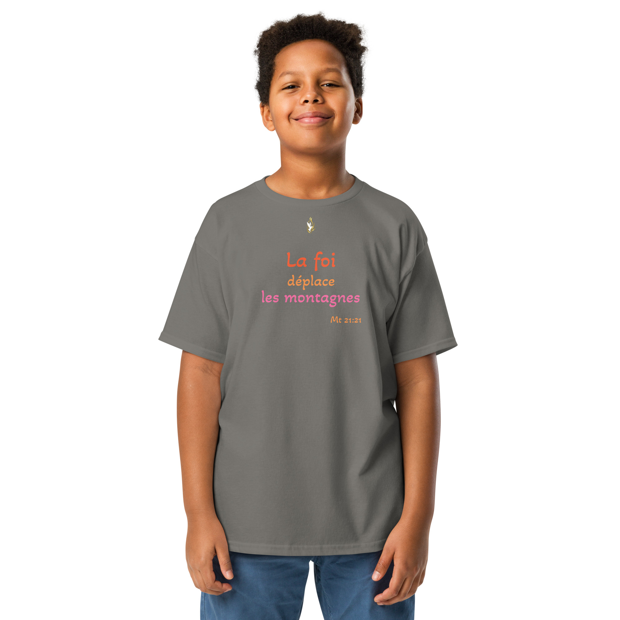 T-shirt classique enfant KHAWNAN anthracite, parole « La foi déplace les montagnes », vue de face.