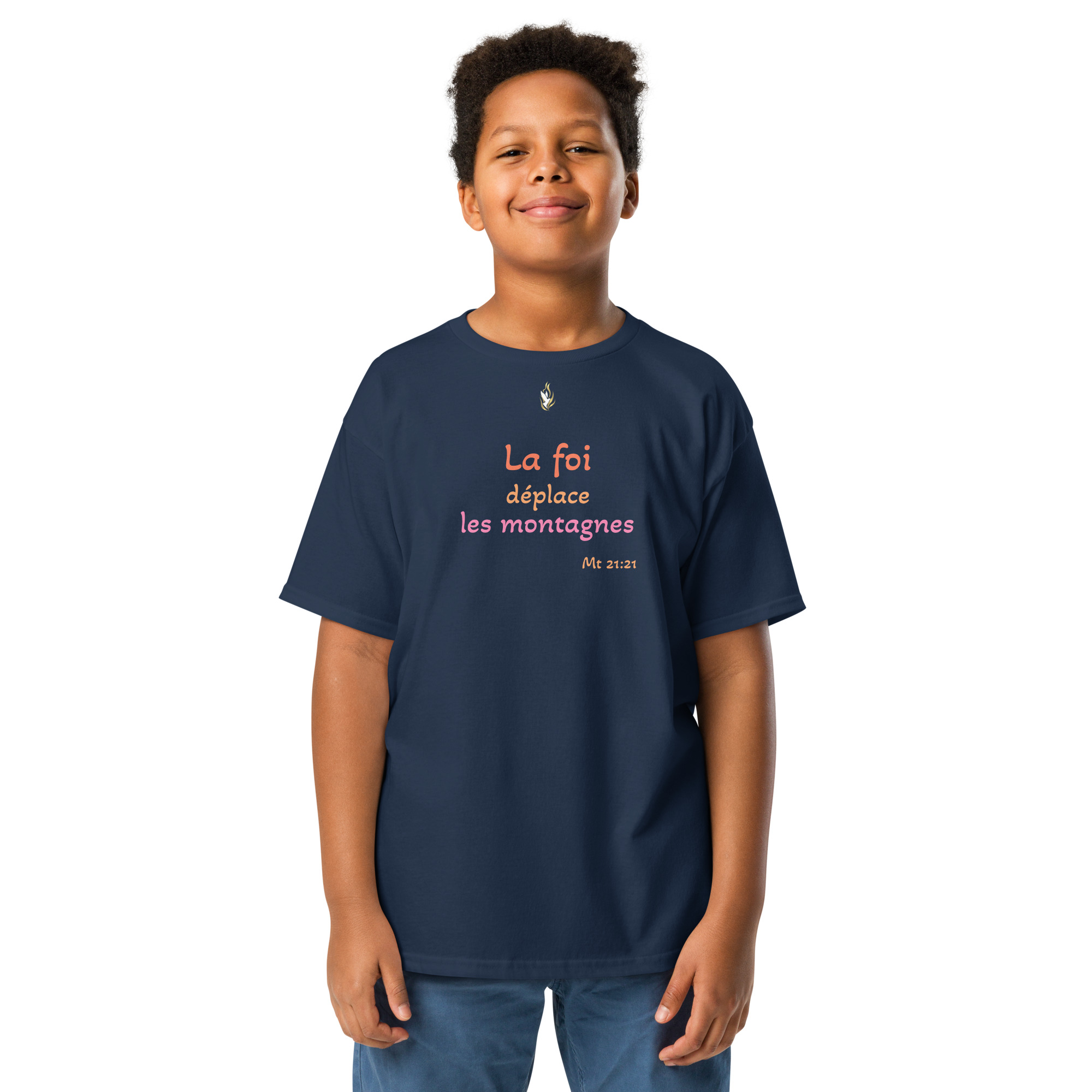 T-shirt classique enfant KHAWNAN bleu marine, parole « La foi déplace les montagnes », vue de face.