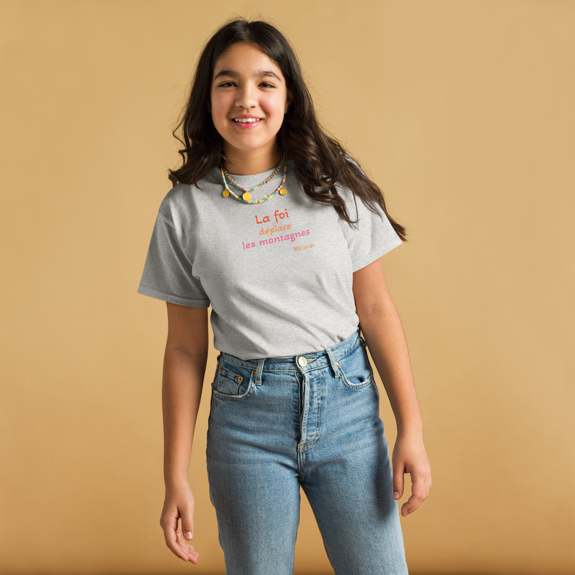 T-shirt classique enfant KHAWNAN gris sport, parole « La foi déplace les montagnes », vue de face.
