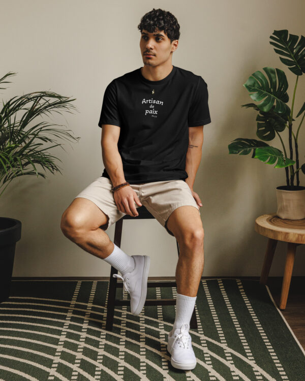 T-shirt écologique unisexe KHAWNAN noir, parole « Artisan de paix ».