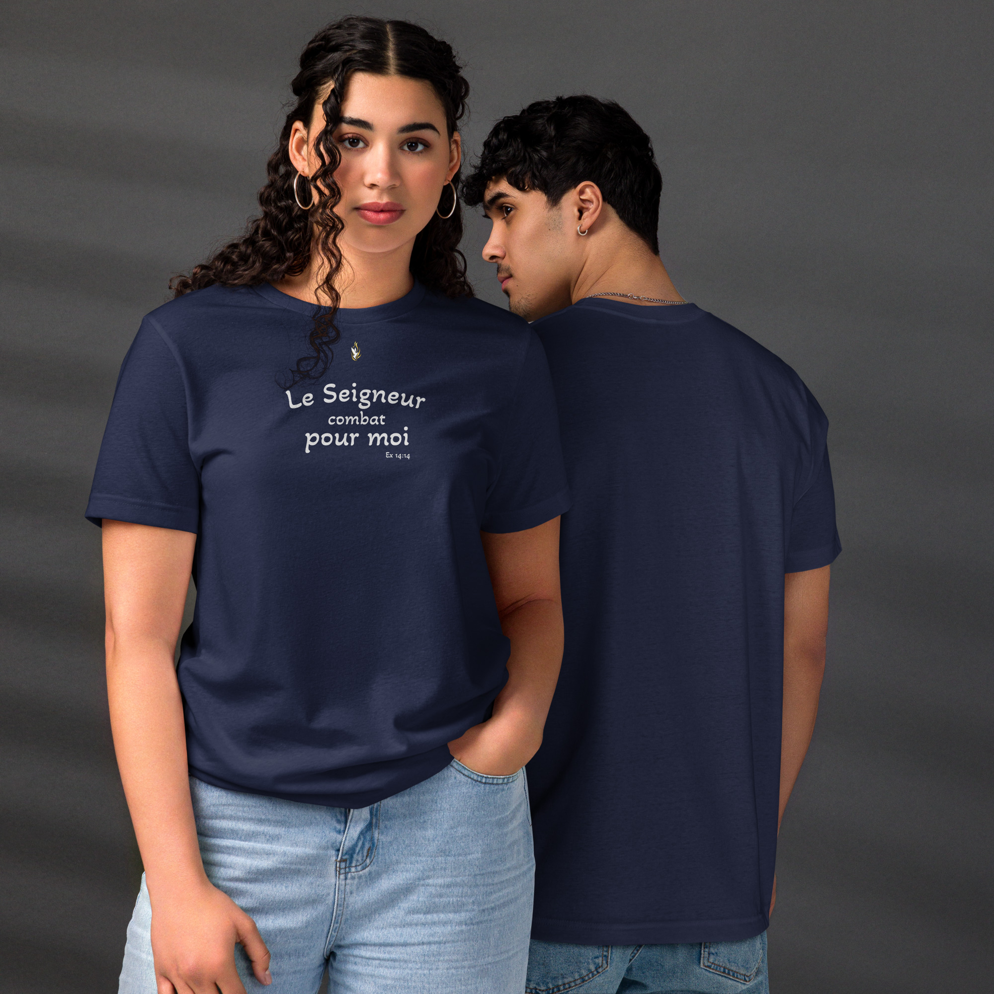 T-shirt écologique unisexe KHAWNAN bleu marine, parole « Le Seigneur combat pour moi », vue de avant et arriere.
