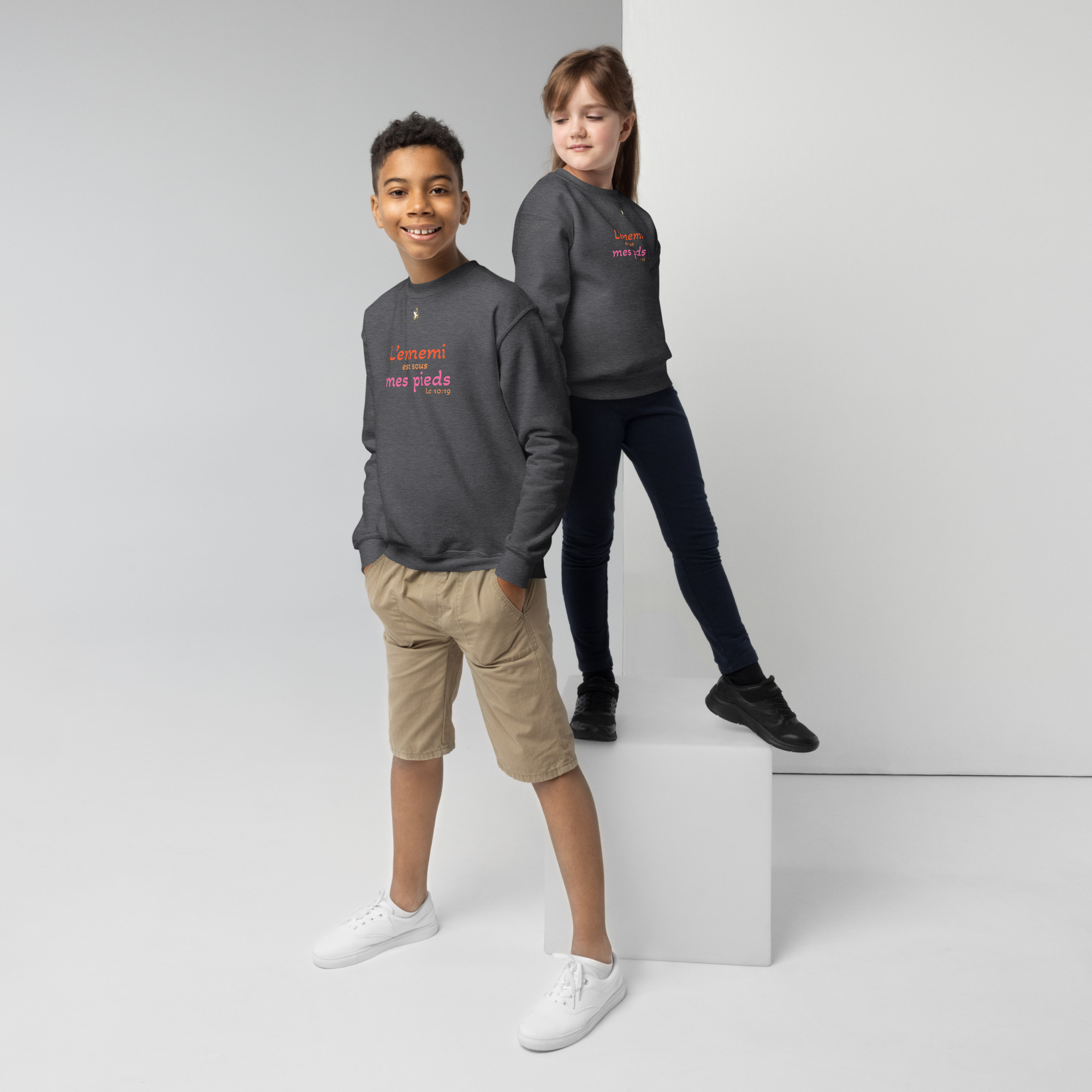 Sweat classique enfant « L’ennemi est sous mes pieds »